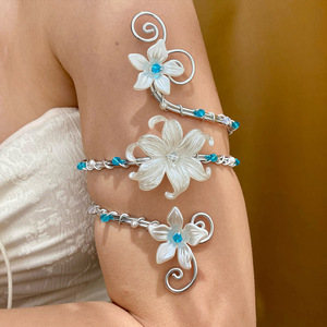Brazalete de Aleación con Perlas y Flores, Estilo Europeo Americano, Accesorio de Fiesta Geométrico Exagerado <span class=keywords><strong>para</strong></span> Mujer - Product Image 3