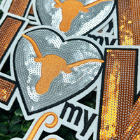 Patch Mascotte Cœur LOVE Universitaire en Chenille à Paillettes Orange Brûlé, Lettrage Calligraphié, en Feutre Blanc, Thermocollant ou à Coudre, Fournisseur d'Usine OEM