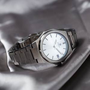 นาฬิกาดิจิตอลที่หรูหราที่สร้างขึ้นด้วยโครงสร้างกันน้ำและจอแสดงผลคริสตัลที่สวยงาม - Product Image 3