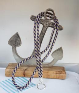 Llavero de Macramé Hecho a Mano - Product Image 1