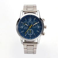 Montre à bracelet en acier pour homme, style exposition, à trois ou six aiguilles, une montre à bracelet en acier tendance et à la mode.