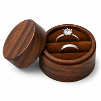 Boîte à bagues ronde en bois de noyer HongFa en gros, boîte cadeau de luxe pour bijoux, emballage de bagues de mariage et de fiançailles, logo personnalisé