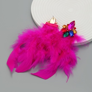 Pendiente de pluma de pavo de diseño simple <span class=keywords><strong>funky</strong></span> colorido de Venta barata con pendiente de diamantes de imitación para regalo de mujeres y niñas - Product Image 2