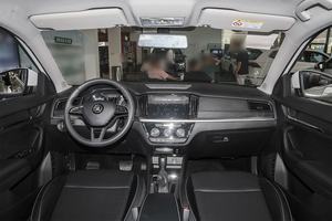 SKODA Kamiq SUV di Lusso 2024 2025 Usato/Nuovo, Benzina, Turbo 1.4T 150CV, Cambio Automatico <span class=keywords><strong>a</strong></span> 7 Marce, 5 Posti, <span class=keywords><strong>Auto</strong></span> di Seconda Mano - Product Image 3