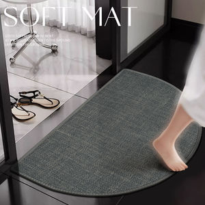 Tapis de salle de bain rond absorbant, antidérapant, séchage rapide, design minimaliste pour les toilettes et la zone de douche - Product Image 3