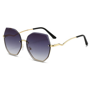 Oversized Frameless <b>Sunglasses</b> For Women Metal Frame UV400 Protection Fashionable Sun Glasses With Purple And <b>Gradient</b> Lenses - Product Image 4