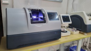 Machine à tailler les verres entièrement automatique DMMB02 pour laboratoire optique, vente en gros du fabricant, taillage 3D sans gabarit - Product Image 2