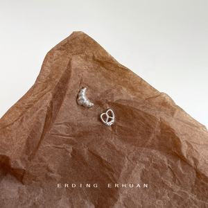 Boucles d'oreilles clous en cuivre plaqué or 14 carats avec design asymétrique AB, diamant tendance pour l'anniversaire des femmes - Product Image 6