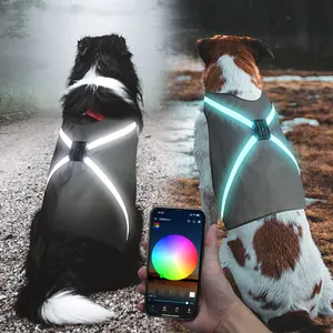 新しいスタイルの輝く犬の服LED反射犬のベスト夜を歩く安全な犬のための豪華なペットハーネス