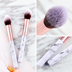 <span class=keywords><strong>Pinceau</strong></span> de <span class=keywords><strong>maquillage</strong></span> effet marbre - <span class=keywords><strong>Pinceau</strong></span> moelleux de luxe pour blush, contour, highlighter et poudre libre - Product Image 5
