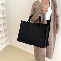 Vente en gros de sacs à provisions en feutre personnalisés, décontractés, de grande capacité, plusieurs couleurs, sac fourre-tout en feutre tendance pour femmes