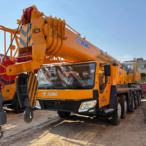 Grue sur chenilles d'occasion XCM-G QY25KC, capacité de levage 25 tonnes, moteur et pompe, utilisation sur toutes surfaces routières, engin lourd mobile - Product Image 1
