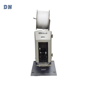DN-900004 Máquina <span class=keywords><strong>grapadora</strong></span> de plástico, Maquinaria <span class=keywords><strong>para</strong></span> prendas de vestir, <span class=keywords><strong>Grapadora</strong></span> industrial, Aplicador de grapas de plástico, <span class=keywords><strong>Grapadora</strong></span> de plástico - Product Image 1