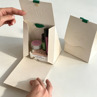 Boîte cadeau triangulaire personnalisée en relief avec poignée, fermeture à boucle et crochet, boîte d'emballage pour cosmétiques, bonbons, cadeaux de mariage