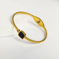 Hoonni Bracelet en acier inoxydable Bracelet coquillage noir Bracelet plaqué or Bracelets Femmes