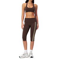 Ensemble de yoga capri personnalisé pour femme avec legging à passepoil contrastant et brassière dos nageur – Tenue de sport ultra douce