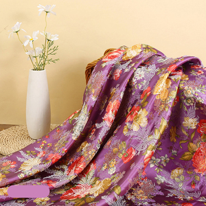 Tissu de brocade <span class=keywords><strong>vert</strong></span> en <span class=keywords><strong>satin</strong></span> de soie douce de 150cm de largeur pour robes - Product Image 3