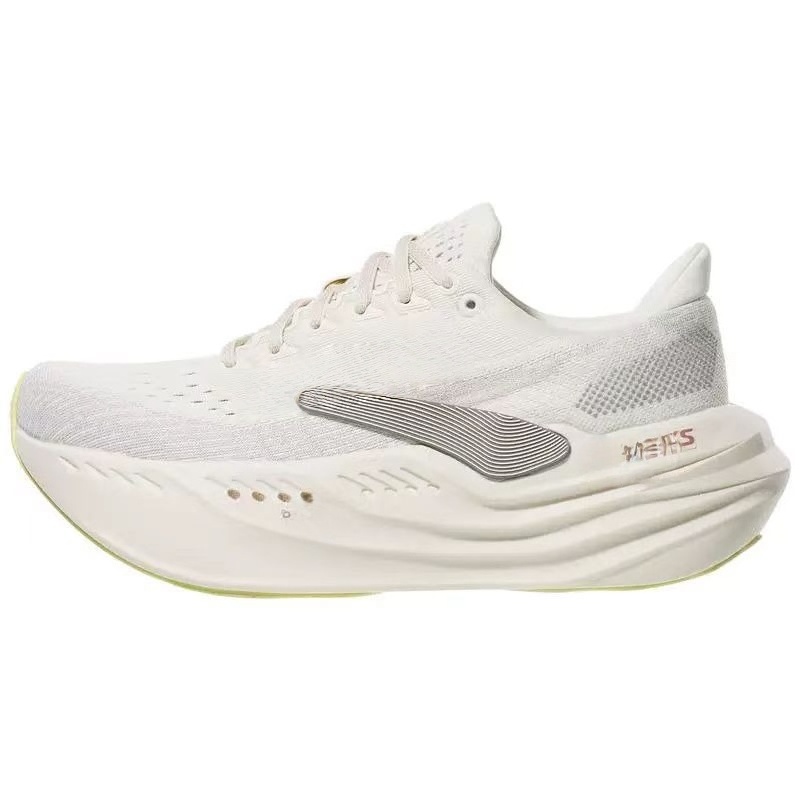 to the max footwear