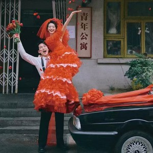 Nuevo Modelo 2026, Vestido <span class=keywords><strong>de</strong></span> Novia Rojo Vintage Antiestático Bordado, Estilo Hong Kong para Sesiones <span class=keywords><strong>de</strong></span> Fotos <span class=keywords><strong>de</strong></span> Boda <span class=keywords><strong>de</strong></span> los 80 - Product Image 4