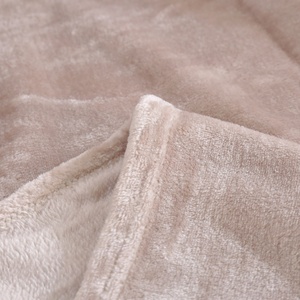 FY vente en gros Queen King Size solide chameau flanelle polaire couverture Logo doux jeter en peluche pliable pelucheux caractéristiques couvertures bon marché - Product Image 4