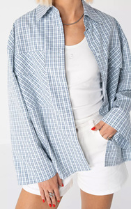 Camisa a Cuadros Azul y Blanco de Manga Larga para Mujer, Corte Holgado, Blusa de Popelina con Bolsillos en el Pecho, Diseño Personalizado OEM/ODM, 2026 - Product Image 4