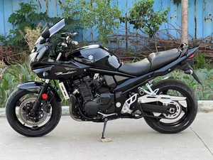 Moto Suzuki Bandit 1250 d'occasion, directement de l'usine, avec moteur 1255cc refroidi par eau, DOHC, quatre cylindres en ligne, comparable aux voitures neuves - Product Image 3