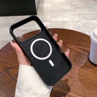 Coque de téléphone magnétique antichoc avec design respirant à trous pour dissipation thermique pour iPhone 17 Pro Max, finition mate