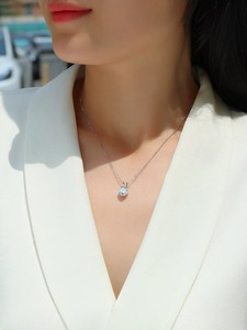 Delicato Ciondolo Rotondo in Moissanite <span class=keywords><strong>Argento</strong></span> 925 2ct D VVS con Castone per Regalo e Uso Quotidiano Collana in Moissanite Stile Chic - Product Image 3