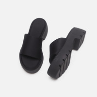 Sandales compensées pour femmes Xinzirain en cuir PU noir personnalisé, à bout ouvert, avec semelle épaisse et design éternel