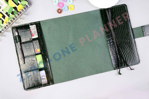 Classeur personnalisé A4 A5 A6 A7 recouvert de crocs, Saffiano, galets, planificateur, portefeuille, budget, avec boucle pour stylo - Product Image 3