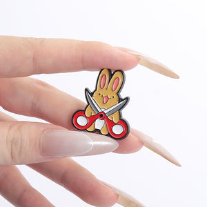 Angry Bunny con <span class=keywords><strong>motosierra</strong></span> esmalte Pin divertido conejo broche solapa insignia joyería regalo para niños adolescentes amigos a granel - Product Image 4