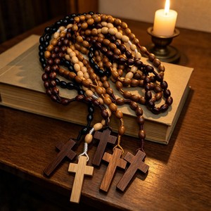 Colliers de prière en bois 8x10mm forme riz avec croix, bijoux religieux catholiques, cadeau unisexe pour les cérémonies - Product Image 3