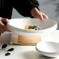 Service de vaisselle en céramique blanche créative de luxe petites assiettes à salade pour petit-déjeuner et restaurant assiettes en argile de luxe en grès Lotus