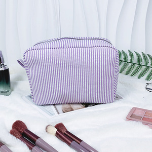 Borsa da Viaggio in Stile Mississippi con Motivo a Righe Indiane, Elegante Pochette per Cosmetici e Trucchi per Weekend - Product Image 6