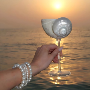 Décorations de mariage artisanales : Verres à vin élégants en coquillages faits à la main, tasses en coquilles de conques côtières, artisanat naturel en promotion - Product Image 6