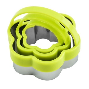 New Hot Sale 3 Pieces of Flower Shape Plastic Cookie Cutter Set With PP Plastic Handle - Product Image 4