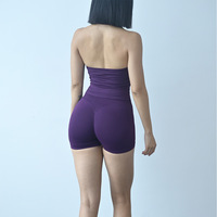 Ensemble de yoga personnalisé OEM pour femme : haut court de sport sans couture à col halter et short d'entraînement taille haute en Spandex/Nylon – Tenue de fitness et de sport
