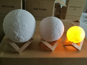 AGQ 8CM entrega rápida 3 <span class=keywords><strong>Color</strong></span> recargable cambio lámpara de luna 3D luna lámparas de luz - Product Image 5