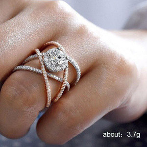 Anello a Croce Bicolore per Donne, Gioielli di Moda Creativi e Scintillanti, Vendita all'Ingrosso - Product Image 2