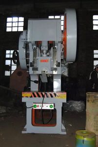 Máquina Punzonadora y Prensadora Multifunción CNC Colgar J23 para Chapas <span class=keywords><strong>de</strong></span> Acero, 220V, Motor <span class=keywords><strong>de</strong></span> 5.5kW, Fuente <span class=keywords><strong>de</strong></span> Energía Mecánica - Product Image 6