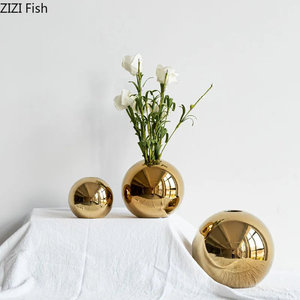 Vaso in ceramica a sfera dorata - Product Image 5