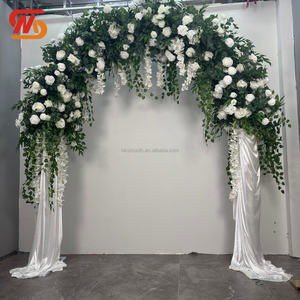 Arco de Boda Elegante para Decoración de Entrada, Arco de Flores Artificiales con Rosas Blancas y Follaje Verde con Cortinas - Product Image 1