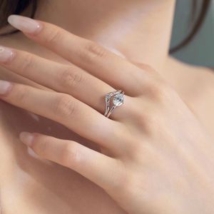 Dylam Fine Fashion Jewelry - Anillo de Compromiso de Plata de Ley S925 con Circonita Cúbica 5A de Forma Ovalada, Clásico, para Mujer, para Uso Diario - Product Image 2