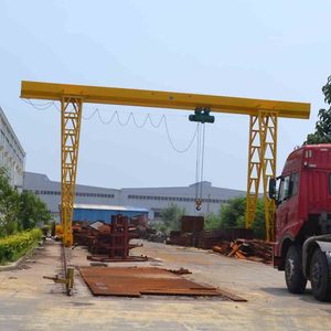 Grue portique à poutre simple pour entrepôt de bois, manutention de bois, logistique forestière, 3t 5t 10t, grue portique extérieure montée sur rail SEVENCRANE - Product Image 1