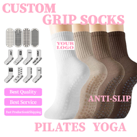 Chaussettes de sport en maille respirantes antidérapantes de haute qualité avec logo personnalisé en nylon/polyester/spandex pour jeunes, idéales pour le yoga et le Pilates