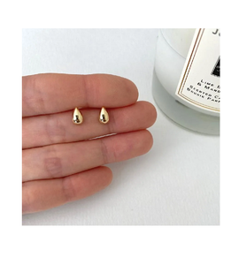 Pendientes de Botón Clásicos con Baño de Oro de 18K de Primera Calidad para Mujeres que Buscan una Sofisticación Sutil - Product Image 3