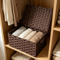 Panier de rangement rectangulaire en rotin tressé de style minimaliste moderne avec couvercle ; Organisateur de vêtements pour armoire de chambre ; Rangement de bureau pour collations et jouets