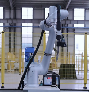 หุ่นยนต์ร่วมปฏิบัติงานอุตสาหกรรม Fanuc แบบ 6 แกน พร้อมมอเตอร์ขับเคลื่อน PLC อะลูมิเนียม 0.6 กิโลวัตต์ 380 โวลต์ สำหรับงานเชื่อม ตัด และจัดการอเนกประสงค์ - Product Image 1