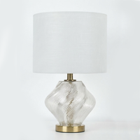 Lampe de table rétro au style naturel, lumière chaude, design en paille tressée pour la décoration de la maison et des hôtels, pour le salon
