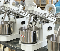 Borstelloze motor 750W kantelbare kop verwijderbare kom huishoudelijk gebruik brood pizza amasadora deegkneedmachine spiraal deegmixer 5L 2Kg